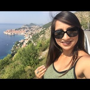 Meet your Posher, Carina